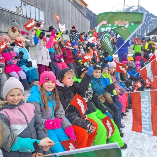 Junioren-WM St Anton: Gruppenbild jubelnde Kinder