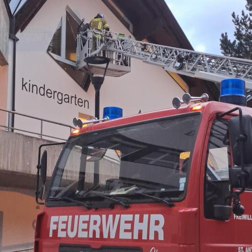 Feuerwehrübung in der Volksschule Flirsch, 2024