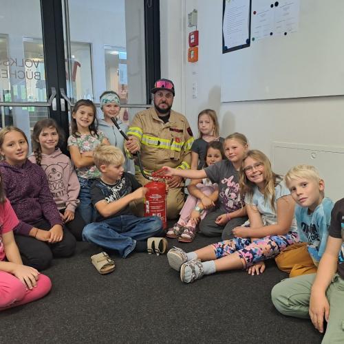 Feuerwehrübung in der VS Flirsch 2025