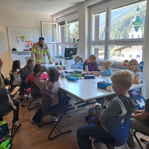 Feuerwehrübung in der VS Flirsch 2025