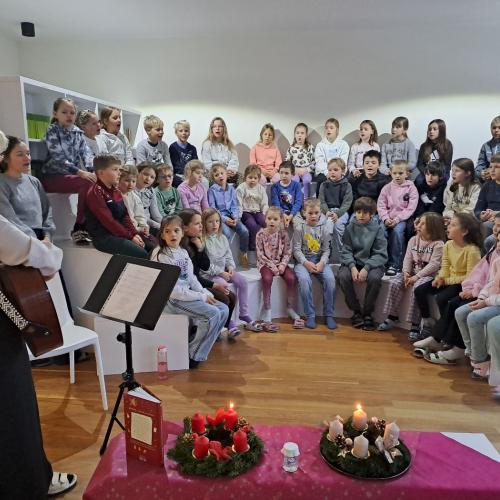 Tugend und Advent in der VS Flirsch