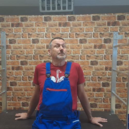 Clowns in der VS Flirsch: Eine Hand voll Mut