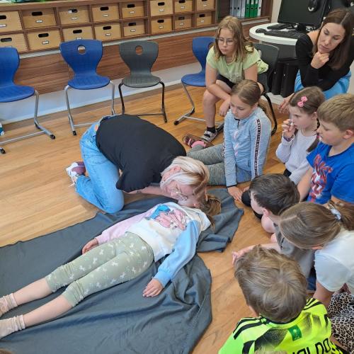 Erste Hilfe - Kurs in der VS Flirsch