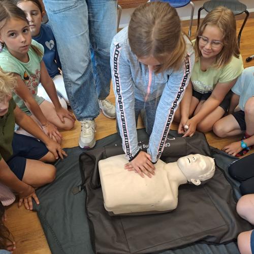 Erste Hilfe - Kurs in der VS Flirsch