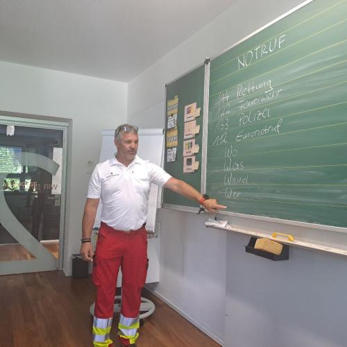 Erste Hilfe - Kurs in der VS Flirsch